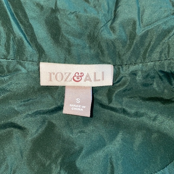 Roz & Ali Woman’s Quilted Vest Size Small dark Green with zipper - Picture 4 of 11